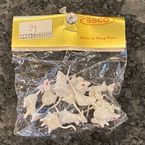 Vintage Tiny White Mice Red Eyes SSCO Hong Kong NOS